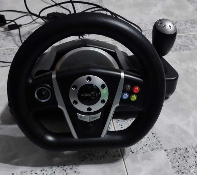 Volante de corrida com Pedais para PC / Racing wheel with paddles PC