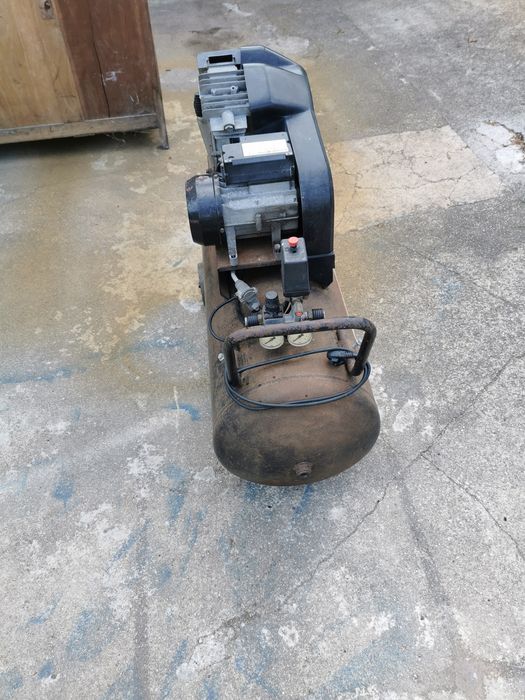 Compressor de 100 litros mais mangueira e acessórios