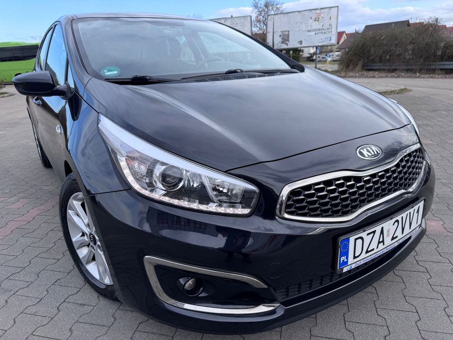 Kia Ceed 1.4 Benzyna 6 biegów 2018r Led Grzanie Parktronik Perfect Stan