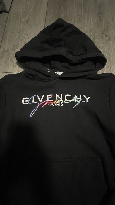 Givenchy кофта в хорошому стані