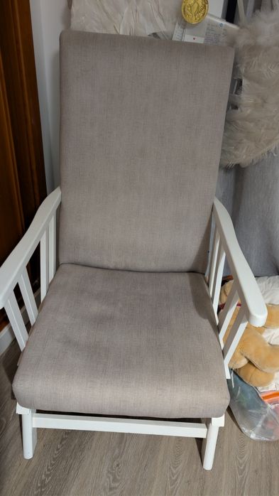 Cadeira baloiço cinza e branco