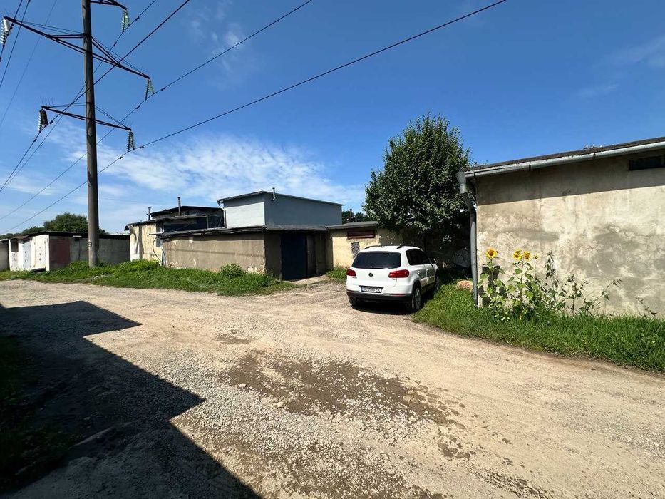 ПРОДАЖ просторого цегельного гаража з ділянкою( у Чернівцях