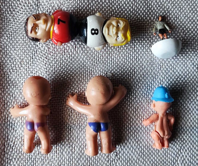 Lote de bonecos miniaturas - bebes, futebol