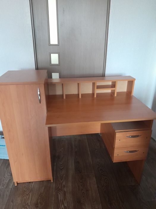 Продам компьютерный стол