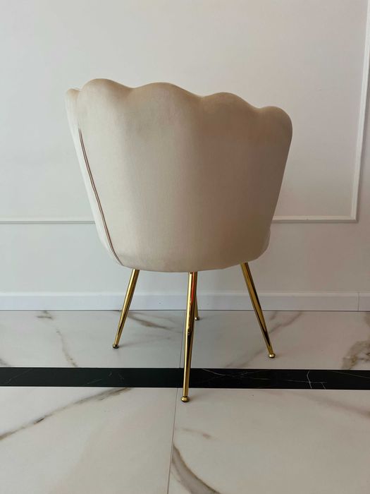 Fotel krzesło muszelka beżowe tapicerowane