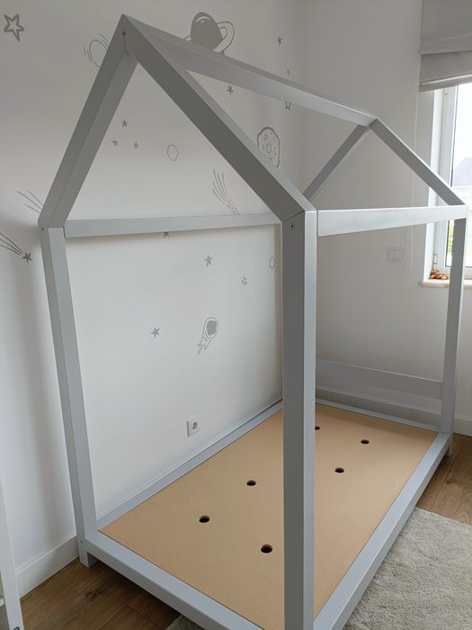 Cama casinha madeira lacada + Estrado + Colchão