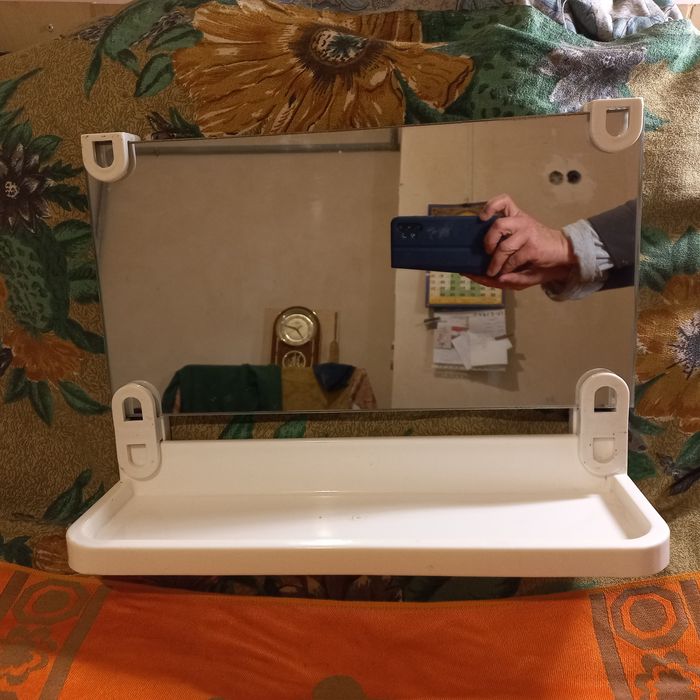 Полочка для принадлежностей