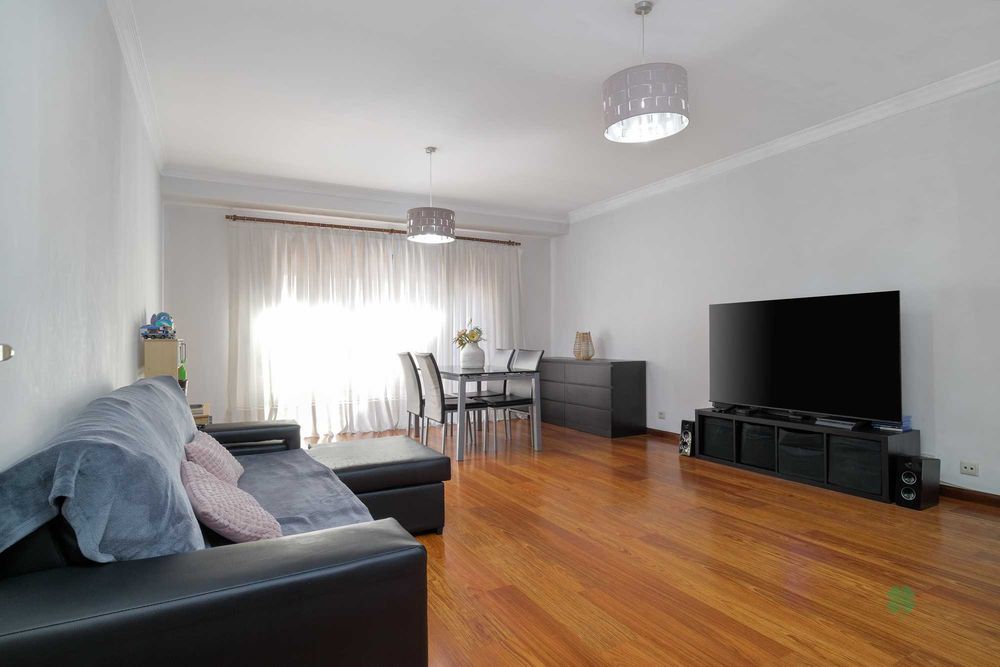 Apartamento T2 venda 260.000€ em Canelas - Vila Nova de Gaia com terraço e garagem fechada