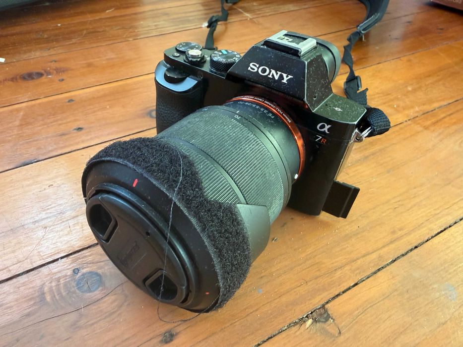 Sony Alpha 7R – Full Frame 36MP + kit completo de Acessórios