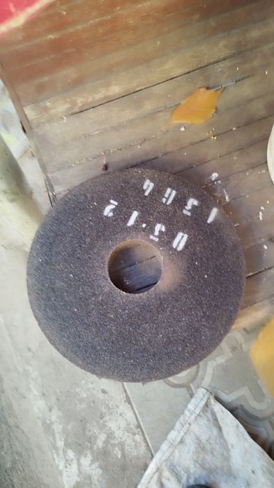 Продам наждачные круги новые.