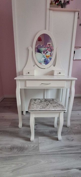 Toaletka biała z lustrem + taboret