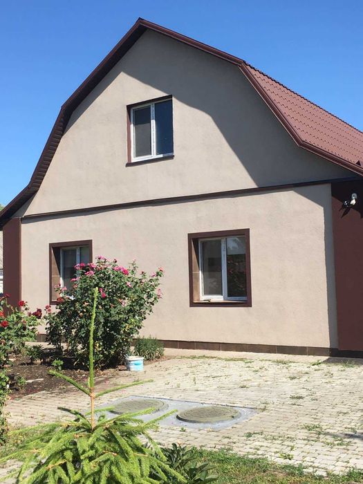 Великий будинок з сучасним ремонтом в Гребінках