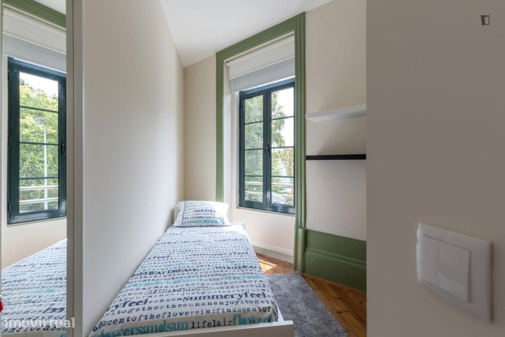 Quarto - localizado em Paranhos Porto