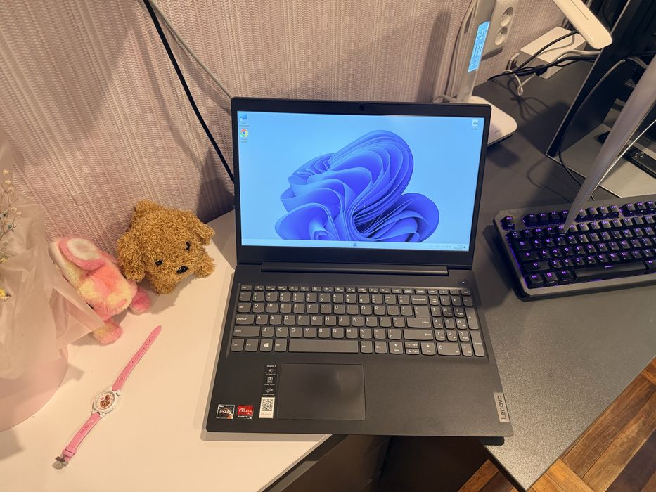 Ноутбук потужний Lenovo Ryzen3 PRO+м2 512 ssd+16 ddr4+Vega6 4gb Гарний стан