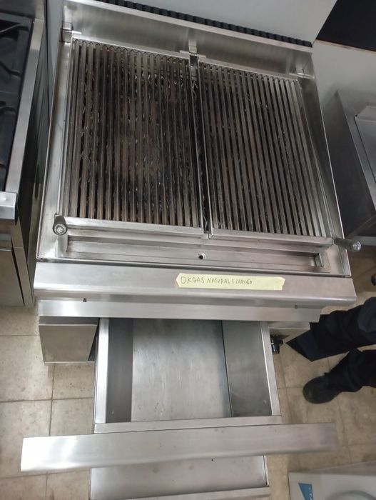 Grelhadora profissional Gás Natural e Carvão Semi novo
