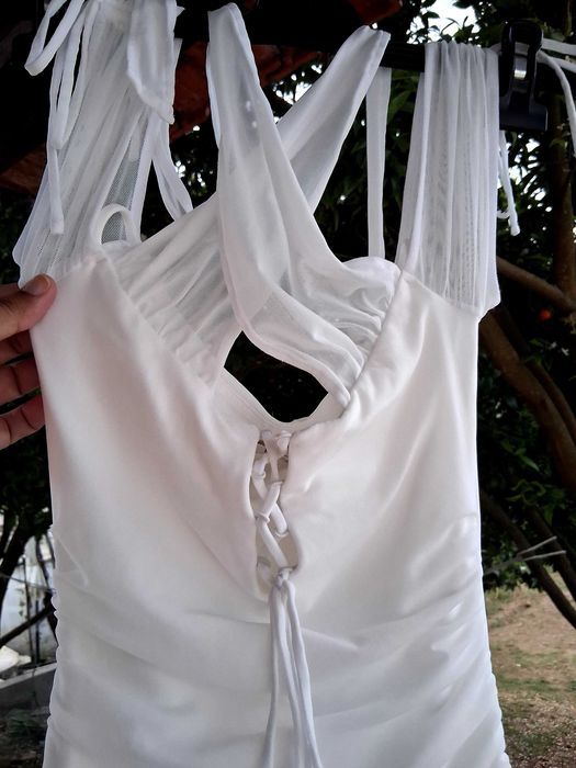 Vestido Only Polly e vestido Prettylittlething.