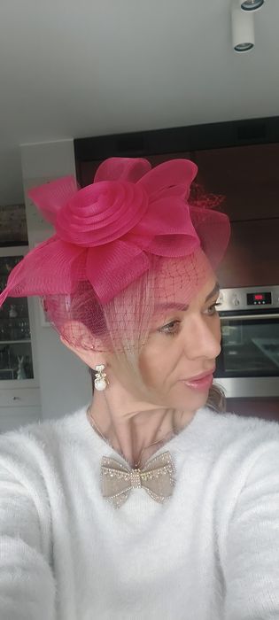 Fascynator ozdoba na głowę na opasce Kolor fuksja