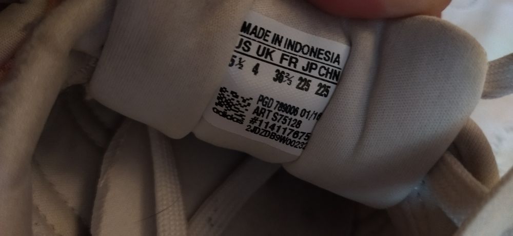 Ténis Adidas Superstar azul e rosa