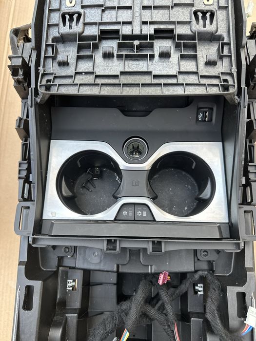 Підстаканник cup holder bmw g05 g06 g07