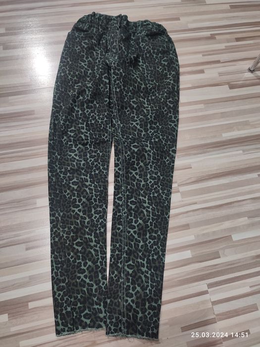 Sprzedam spodnie dżinsowe dziewczęce