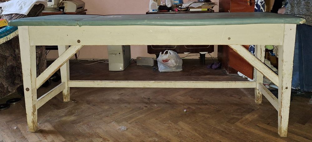 Дерев'яний масажний стіл