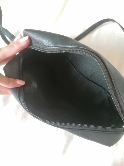 Mala tiracolo preta simpes