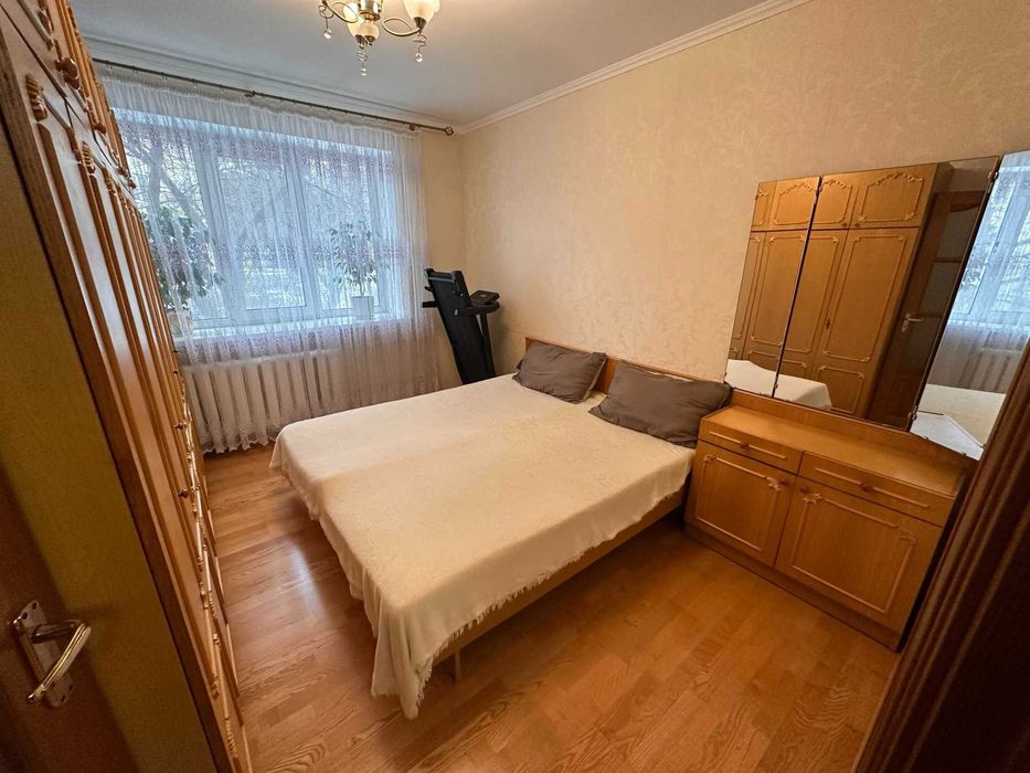 |  Продаж 4-кімнатної доглянутої та укомплектованої квартири