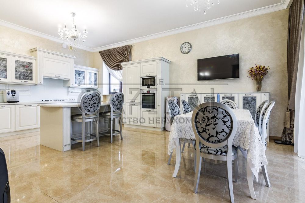 Продажа дома с бомбоубежищем, с. Хотов