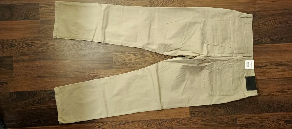 Продам мужские джинсы светло-коричневые новая