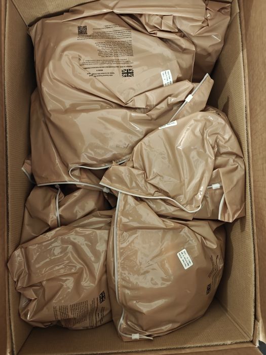 Karton brytyjskich racji żywnościowych