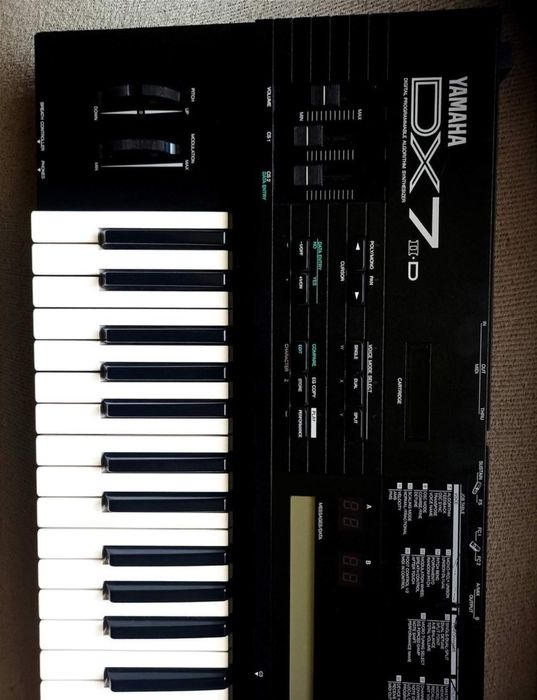 Syntezator muzyczny Yamaha dx7 2d