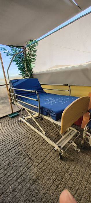 Cama articulada elétrica e elevatória hospitalar