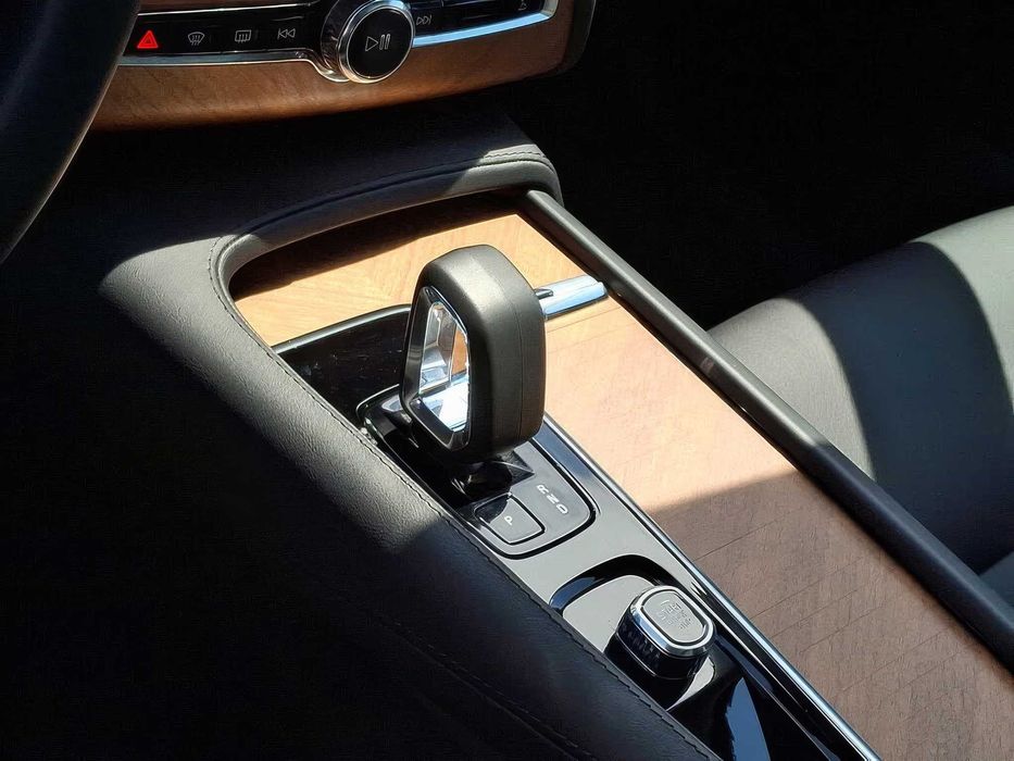 Volvo XC90      2023