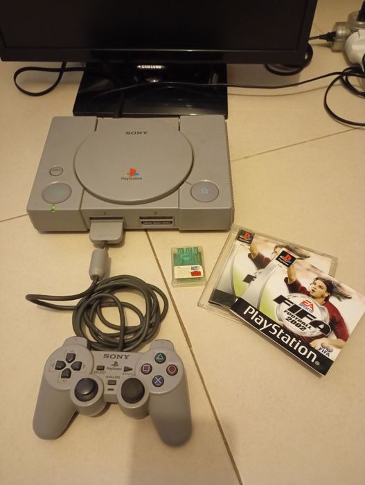 Ps1 com fifa 2002 cartão memoria e comando