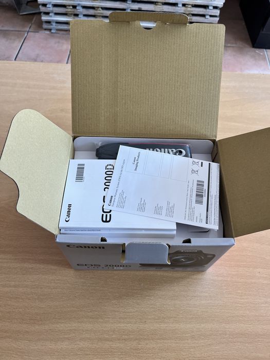 Canon EOS 2000D com kit lens 18mm -55mm - Brand new in box