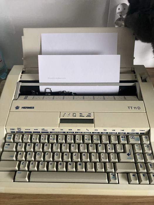 Maszyna do pisania Hermes TT 11 D