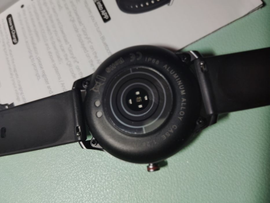 Smartwatch średniej klasy lekki cienki