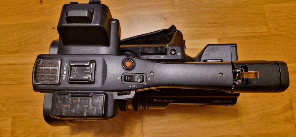 Продам б/у відеокамеру Panasonic AG/AC 90