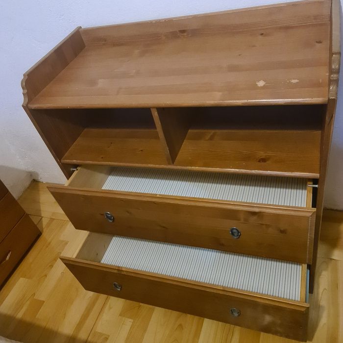 Cómoda em madeira maciça ikea