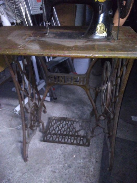 Швейна машинка singer