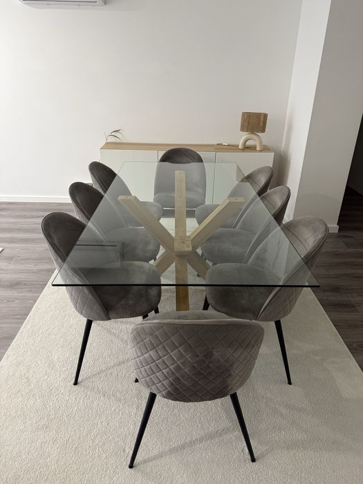 Mesa de jantar e 8 cadeiras