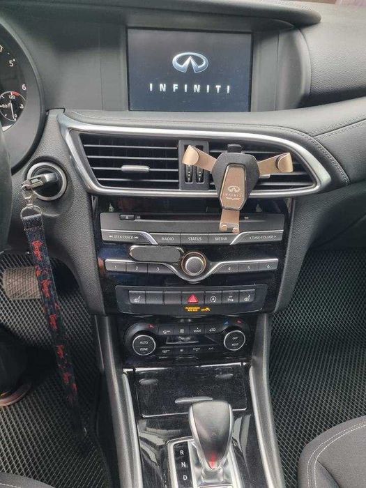 Carro Infiniti Q30 1.5