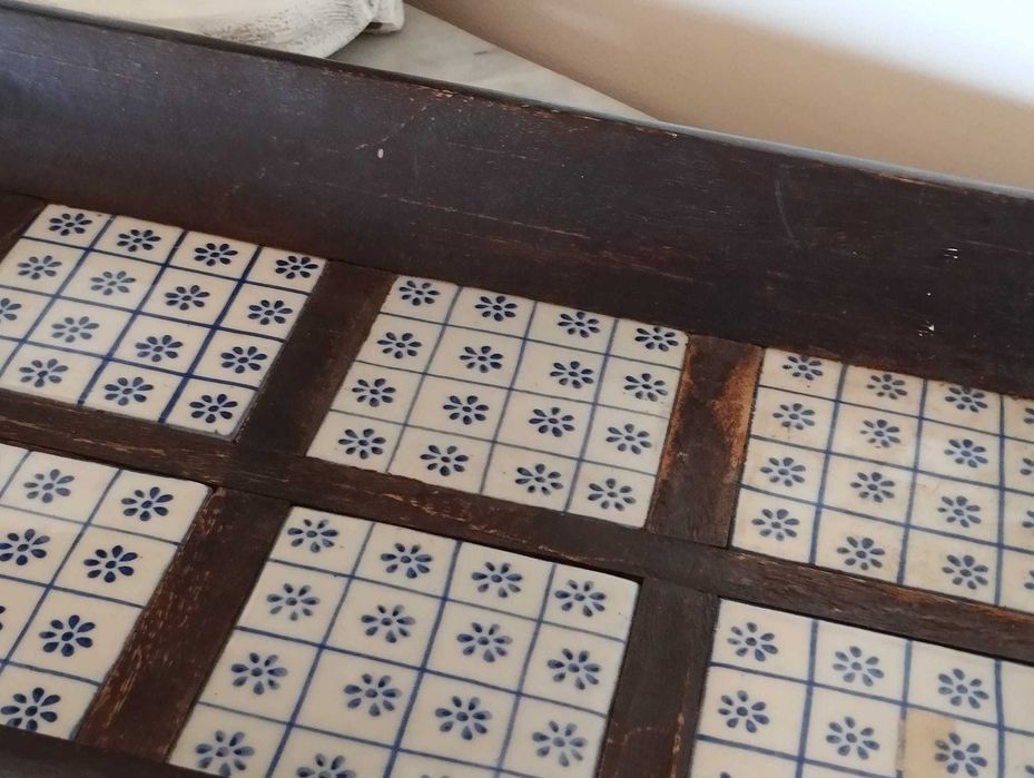 Tabuleiro / Bandeja em Madeira antiga e Azulejo