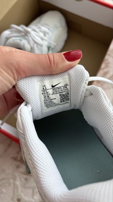 Кросівки жіночі NIKE