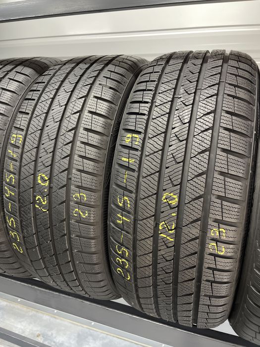 Все сезоні шини 235/45r19 Vredestein . Ціна 3000грн/шт.