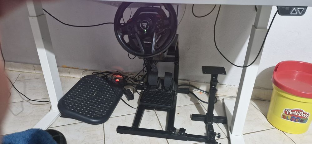 Volante, pedais e suporte gaming