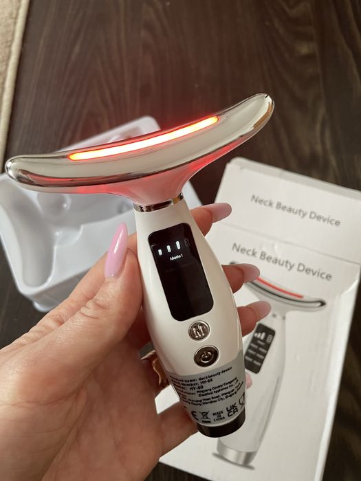 Мікрострумовий масажер для обличчя