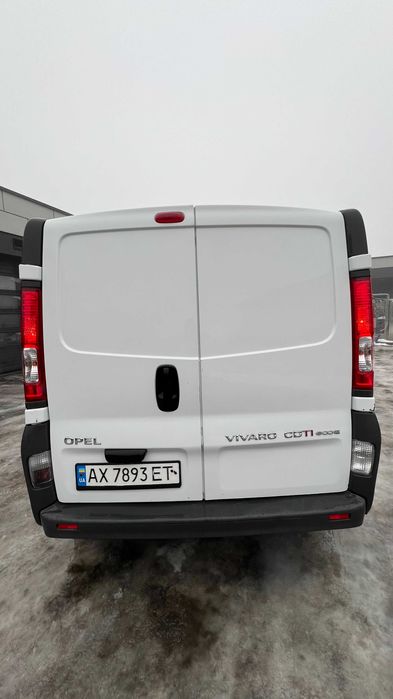 Opel Vivaro 2013 (FL) — надежный рабочий фургон
