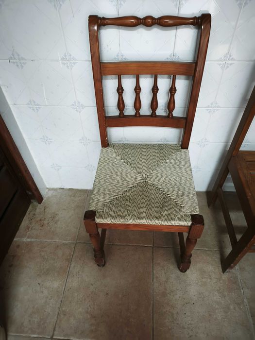 Cadeiras antigas para recuperar, vários modelos.