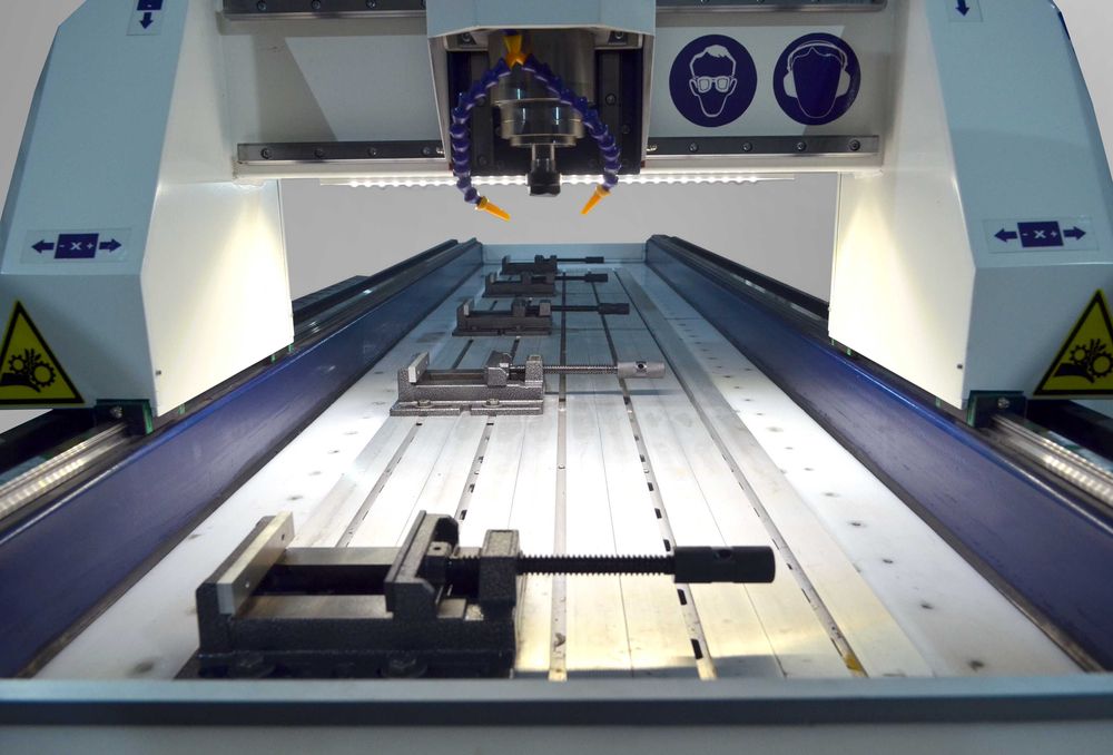 Станок с ЧПУ (CNC), фрезерный по алюминию (для профилей), СОЖ